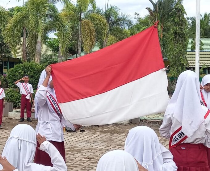 Upacara Bendera MIN 4 Kapuas