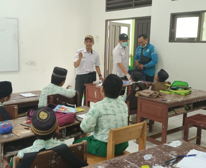 Cegah Cacingan pada anak MIN 4 Kapuas Cegah Cacingan pada anak MIN 4 Kapuas